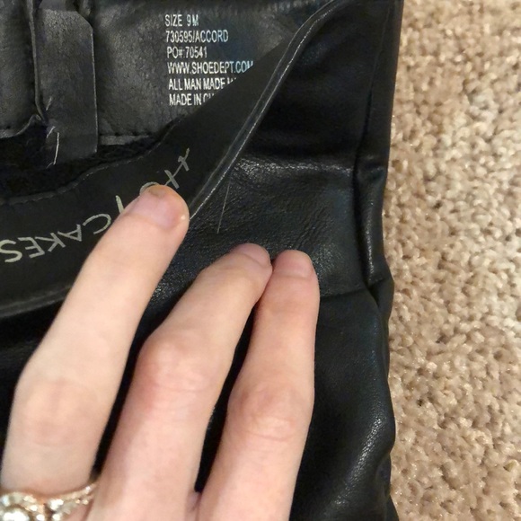 Black boots! - Picture 2 of 2